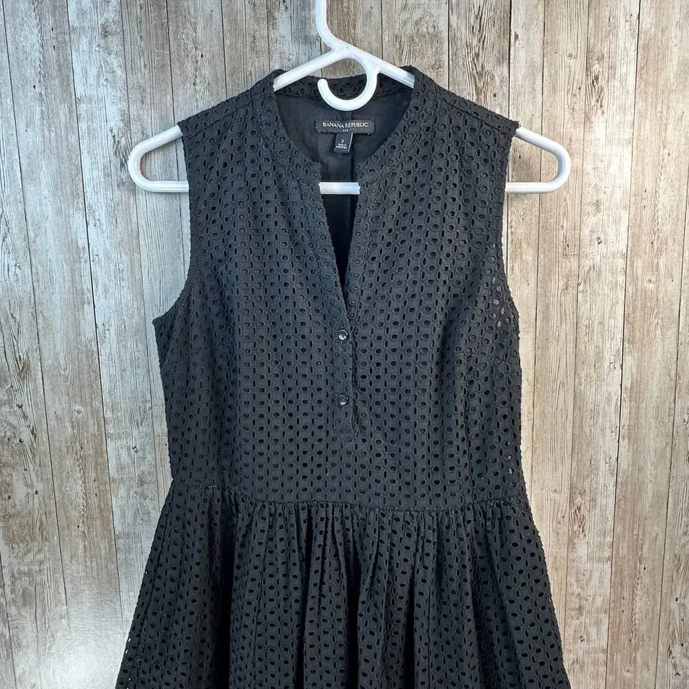 Banana Republic Eyelet Fit Flare Dress Womens 2 Black Split Neck‎ Button Front
